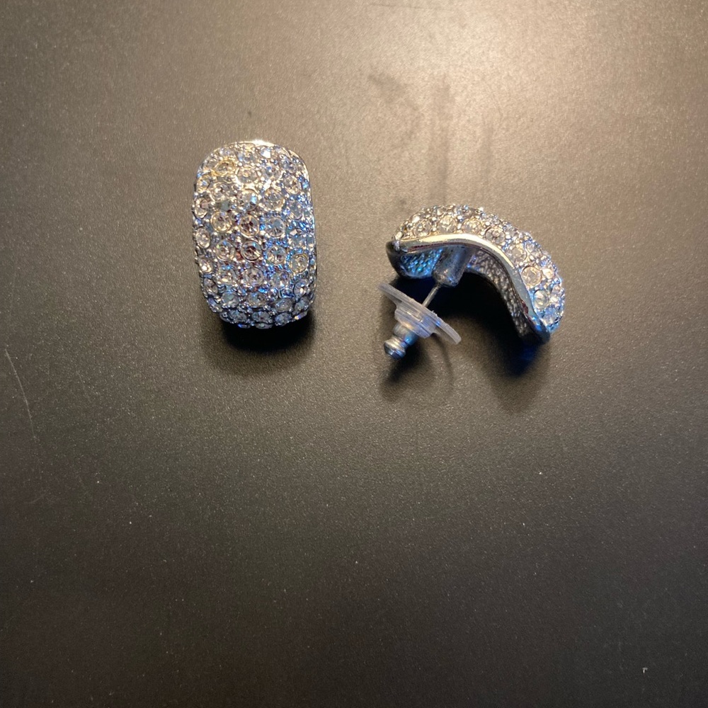 Sparkly rhinestone Earring Small but very bright